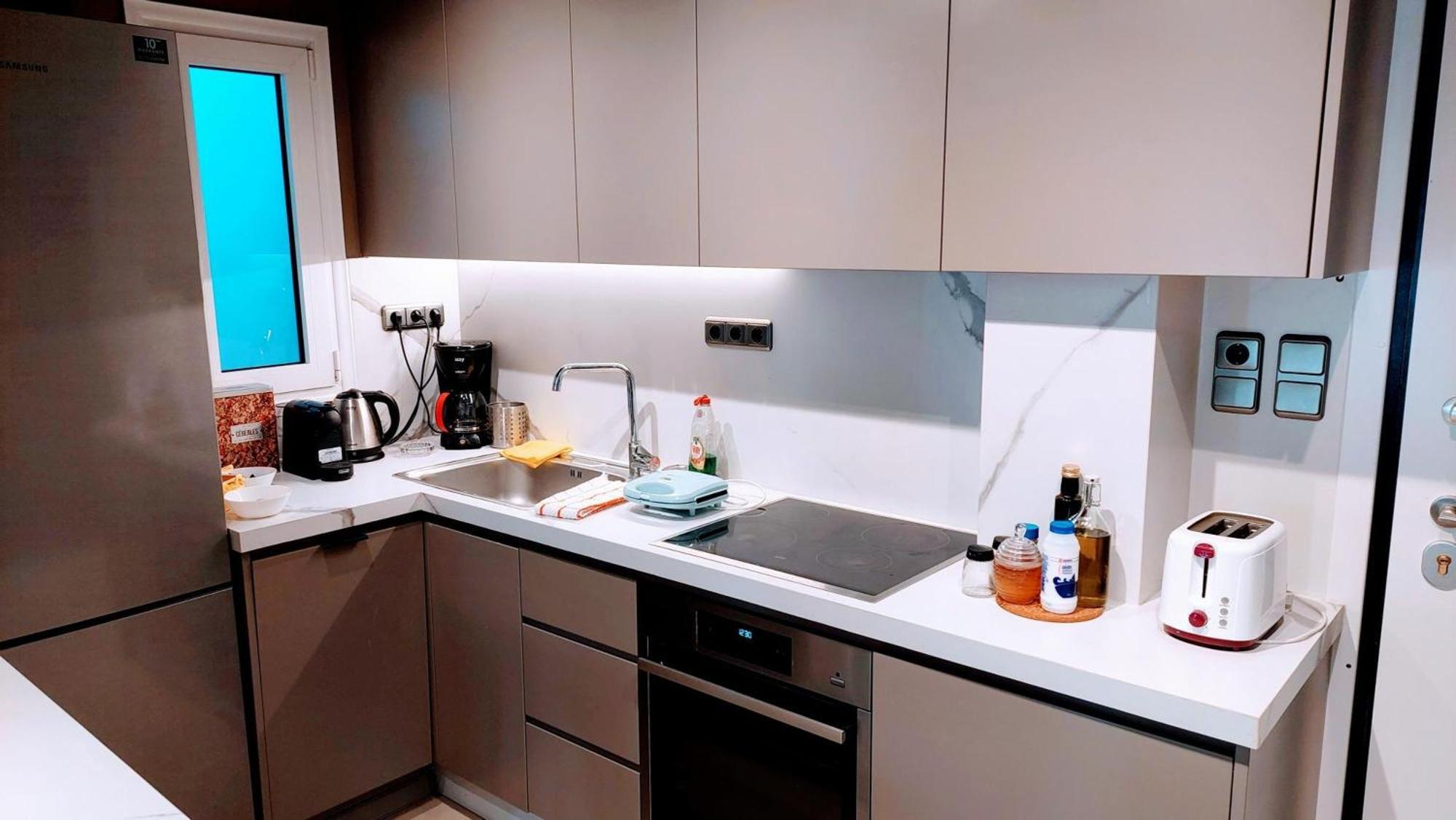 Luxurious Minimal Apartment In Acropolis 아테네 외부 사진
