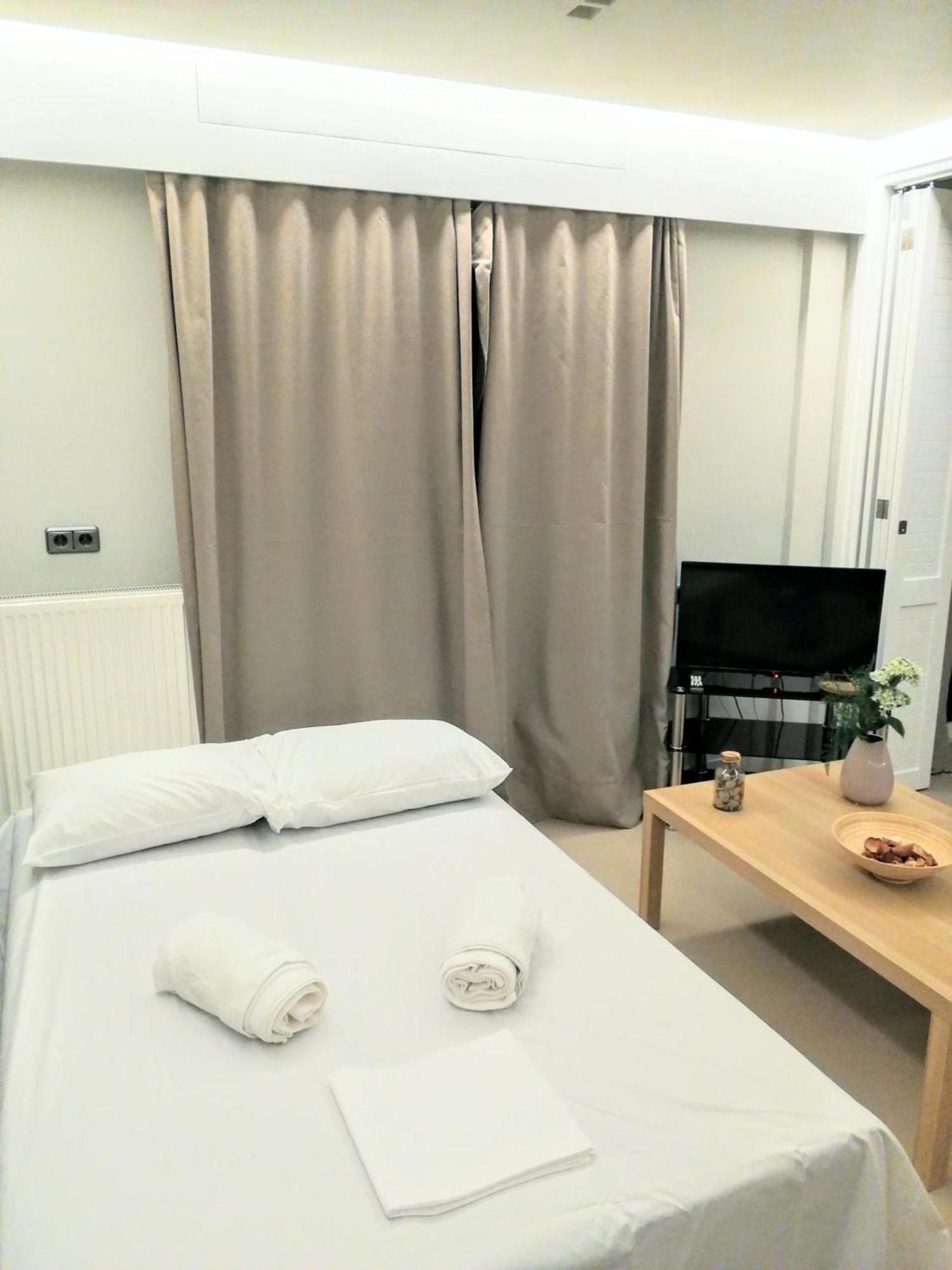 Luxurious Minimal Apartment In Acropolis 아테네 외부 사진