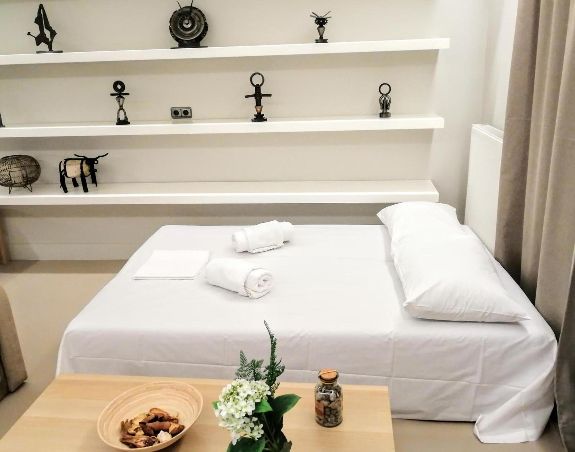 Luxurious Minimal Apartment In Acropolis 아테네 외부 사진