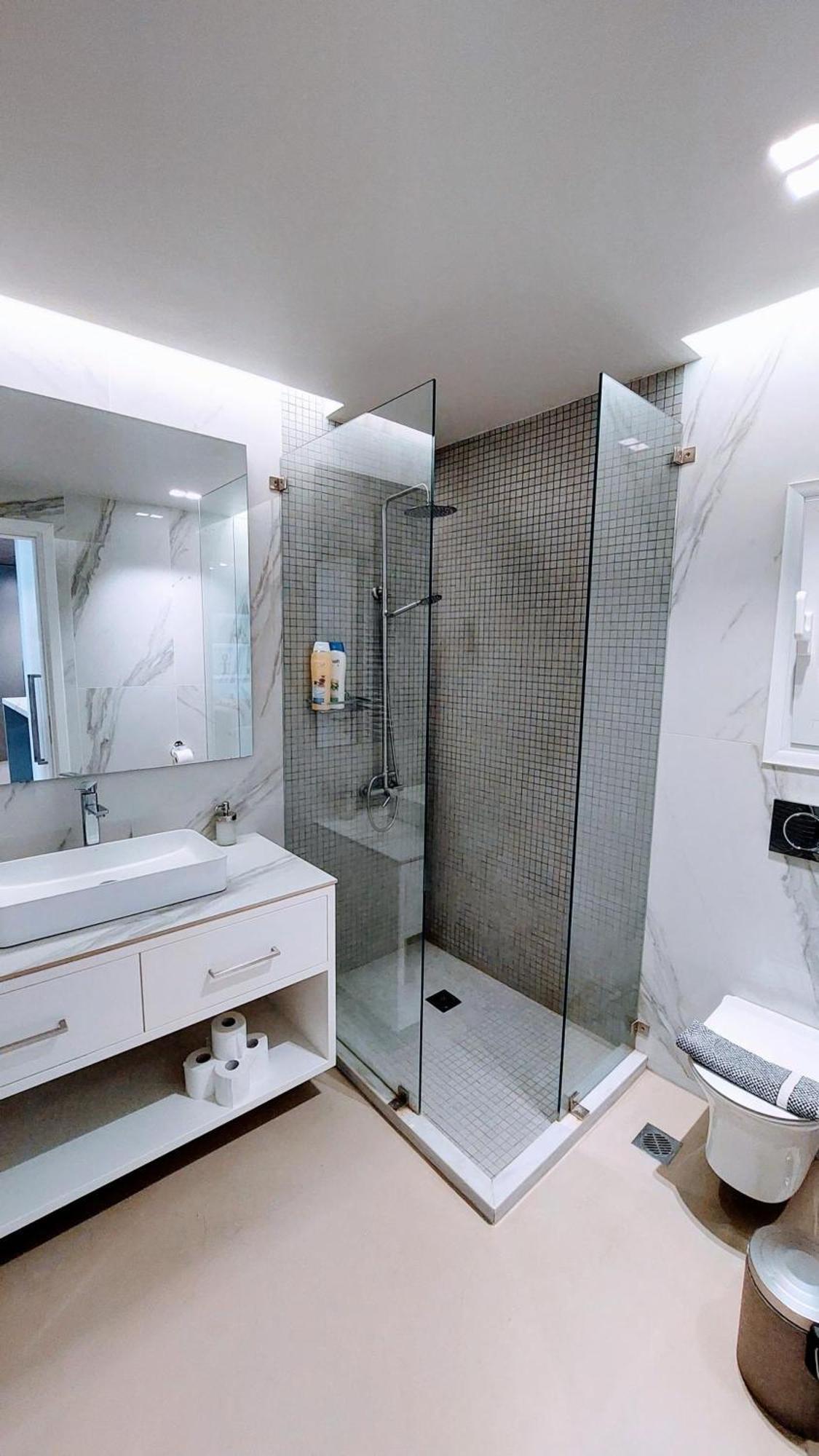 Luxurious Minimal Apartment In Acropolis 아테네 외부 사진