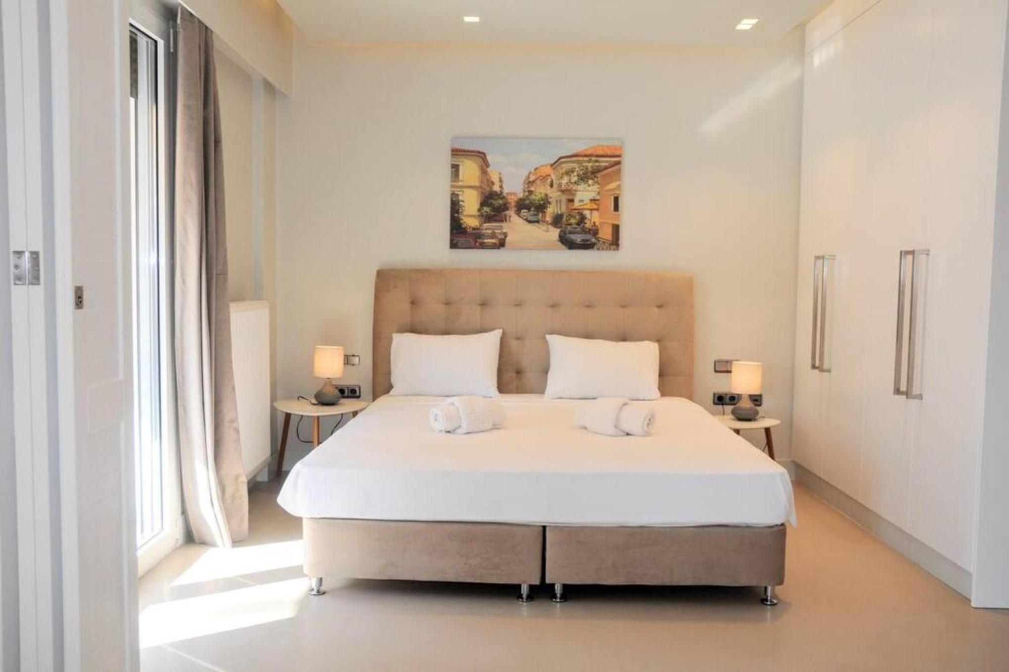 Luxurious Minimal Apartment In Acropolis 아테네 외부 사진