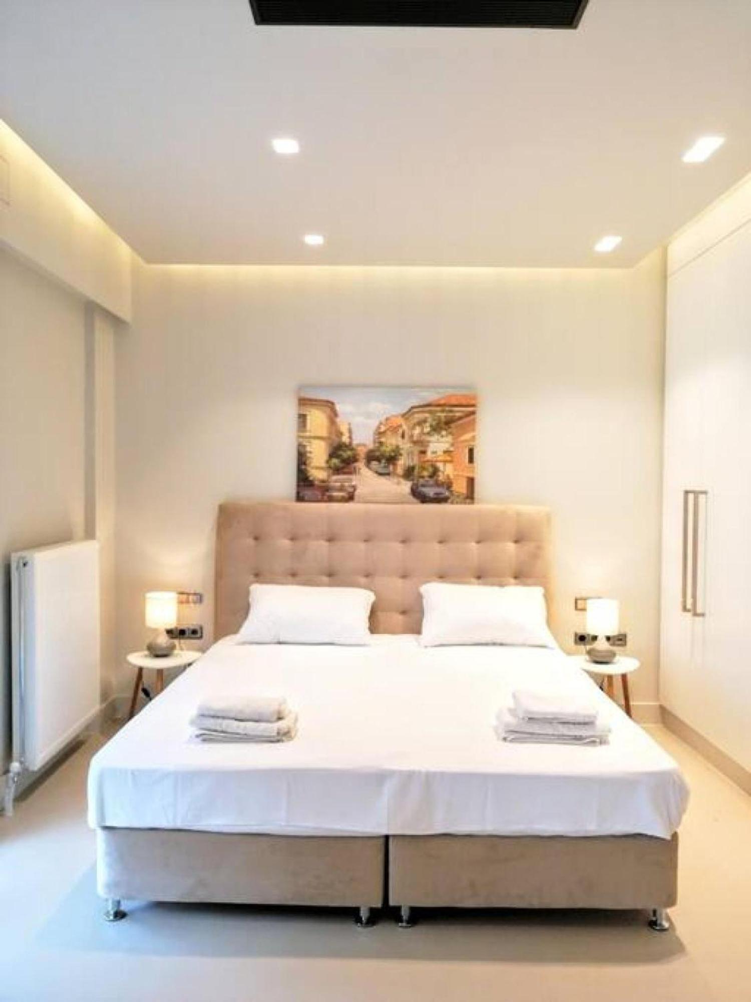 Luxurious Minimal Apartment In Acropolis 아테네 외부 사진