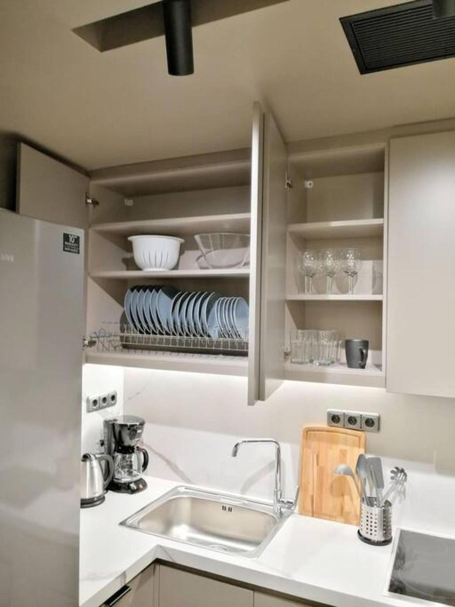 Luxurious Minimal Apartment In Acropolis 아테네 외부 사진